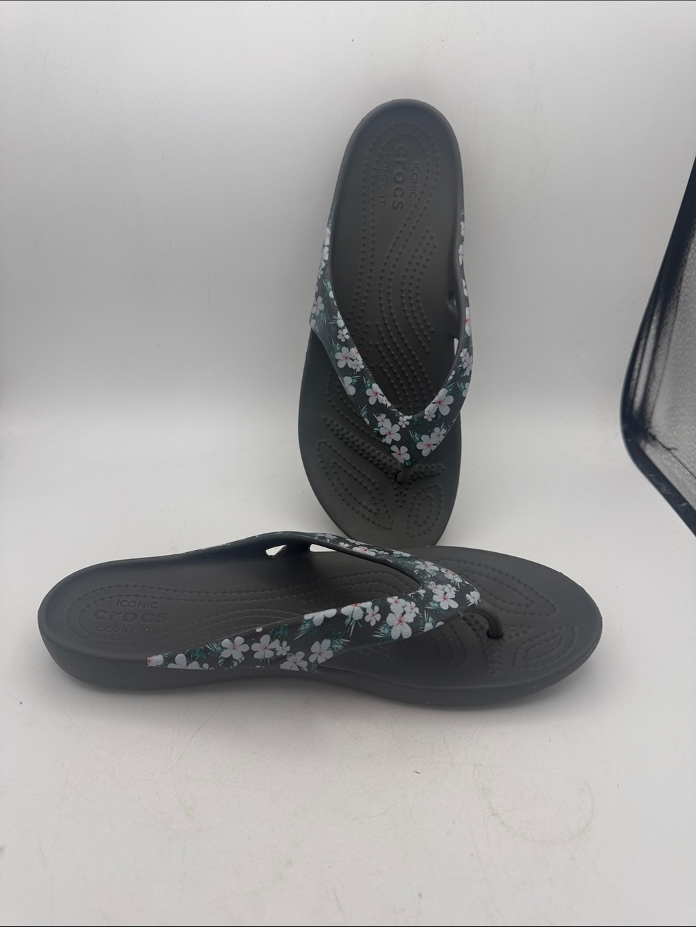 Crocs Kadee II Tropical Floral Flip-Flop Sandals Grey White Size 9